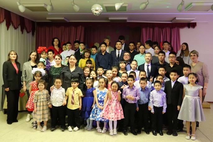 Веселым праздником порадовали воспитанников Чукотского реабилитационного центра сотрудники Администрации Анадыря