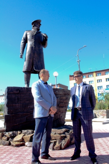 ОТЦУ - ОСНОВАТЕЛЮ ПОСВЯЩАЕТСЯ…