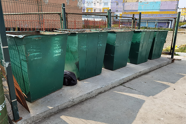 В связи с ремонтными работами по ул. Строителей перемещены мусорные баки