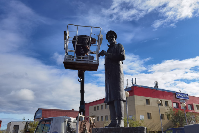 В Анадыре продолжаются водные процедуры для памятников 
