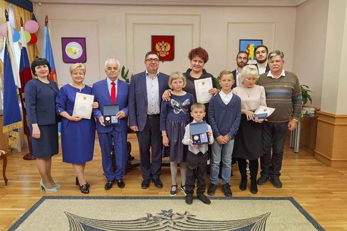 Трем анадырским семьям вручены памятные медали «За любовь и верность»