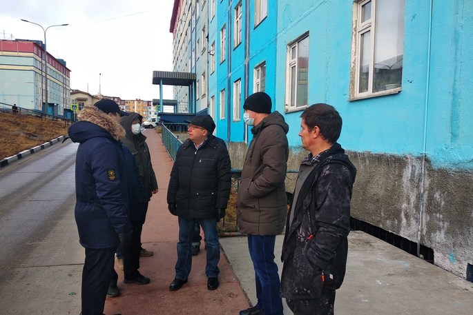 Леонид Николаев провел плановый осмотр дворов города