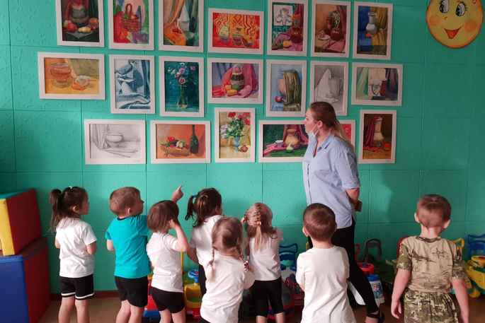 Выставка обучающихся Детской школы искусств «Учебный натюрморт» открылась в детском саду «Парус»
