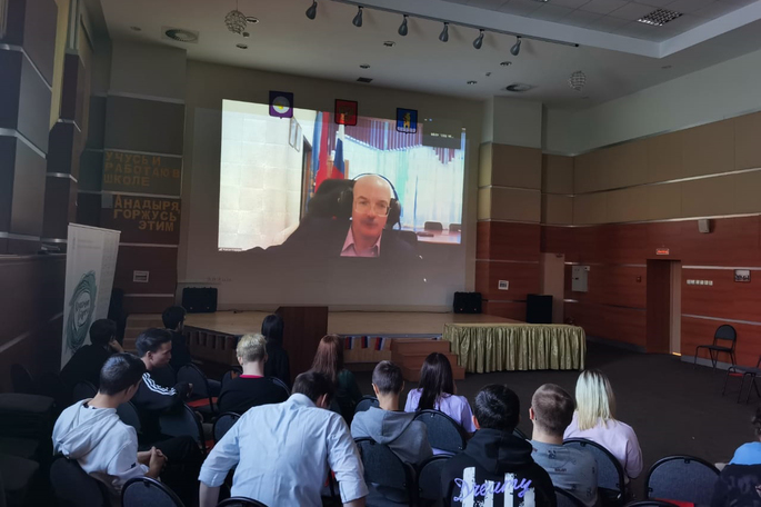 Открытый урок по обществознанию в режиме видеоконференции прошел в школе на ул. Мира