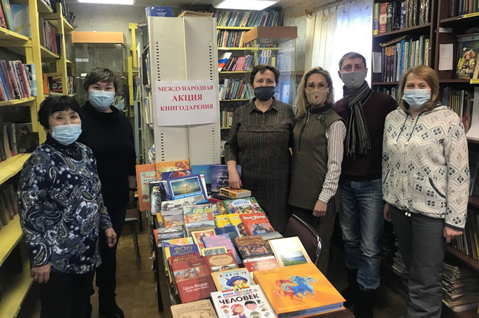 В окружной столице прошла Общероссийская акция «Дарите книги с любовью»