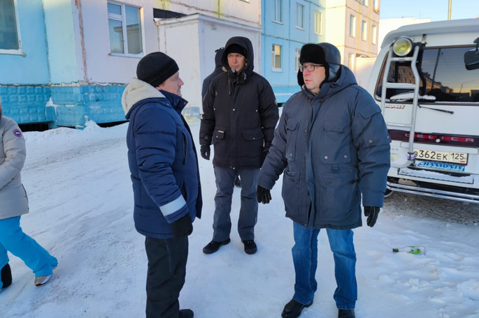 Глава Анадыря провел мониторинг домов и дворовых территорий