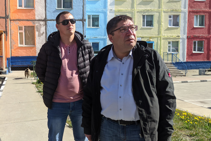 Глава Анадыря Леонид Николаев провел мониторинг домов и дворовых территорий города