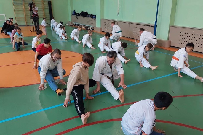 Трёхкратный чемпион мира по каратэ кёкусинкай Хаид Мантаев провёл мастер-класс в Анадыре