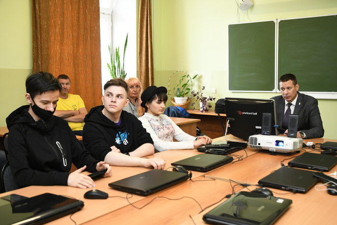 Лекция о сущности политической пропаганды «Объединённого Запада» прошла в Чукотском филиале СВФУ им. Амосова 