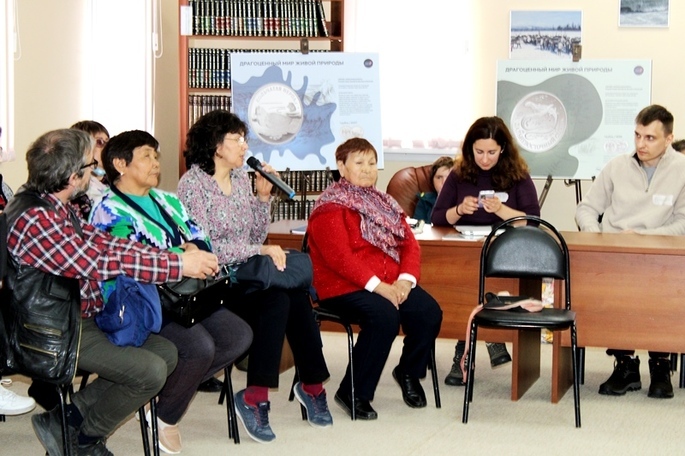 Встреча с лингвистами Научного центра по сохранению, возрождению и документации языков прошла в библиотеке им. Тана-Богораза