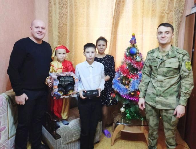 Новогоднее желание особенного ребенка исполнили росгвардейцы на Чукотке
