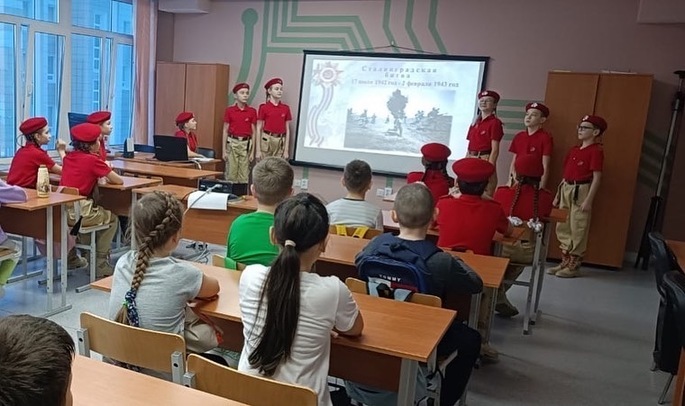 Юнармейцы отряда «Т-34» провели виртуальную экскурсию, посвященную 80-летию Победы в Сталинградской битве 