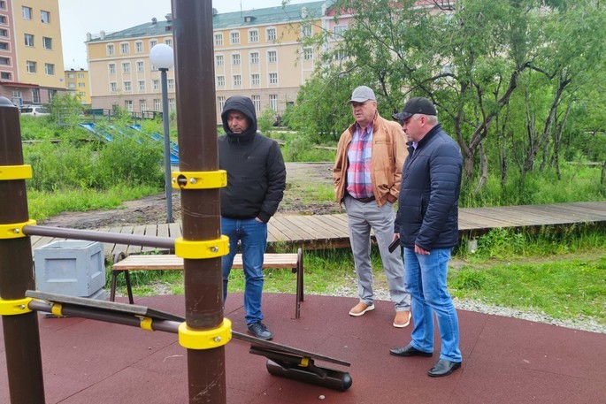 Мониторинг дворовых территорий прошел в Анадыре