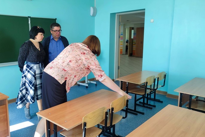 Леонид Николаев проверил готовность школы на ул. Мира к новому учебному году