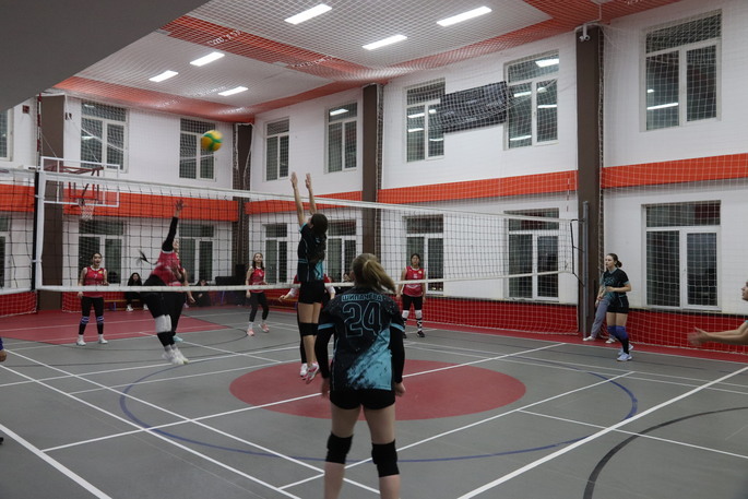 В Анадыре состоялись соревнования по волейболу среди девушек и юношей