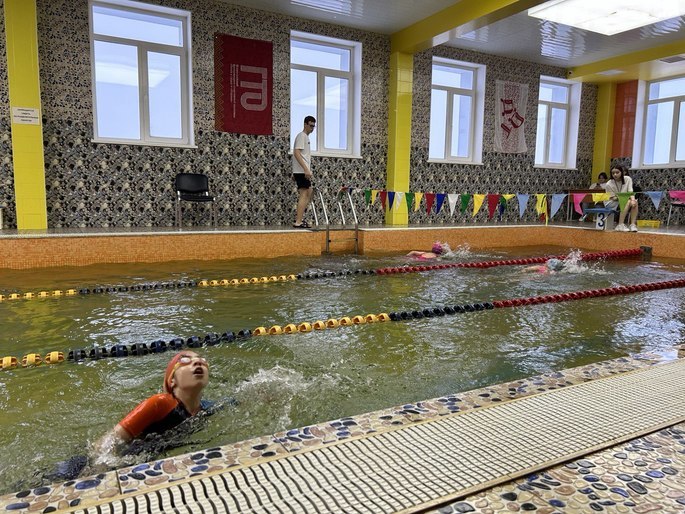 В Анадыре прошли муниципальные соревнования по плаванию среди школьников