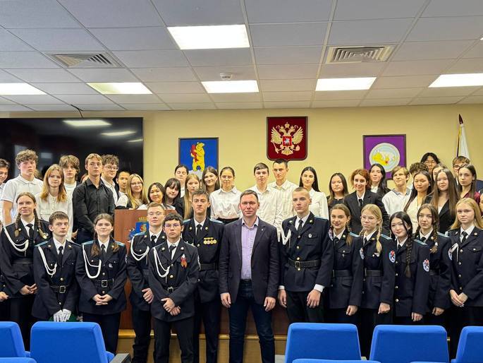 «Разговор о важном»: старшеклассники задаёт вопросы Главе города.