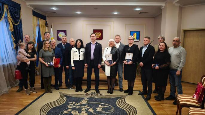 Глава Анадыря Сергей Спицын вручил награды образцовым семьям.
