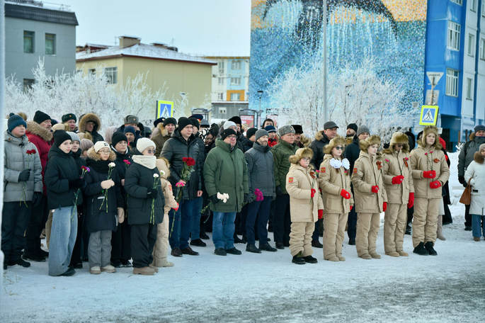 Уважаемые жители городского округа Анадырь! Примите искренние поздравления с Днём Героев Отечества!